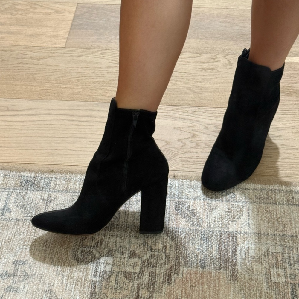 Aldo Black Heeled Boots Sleek Minimalist Design